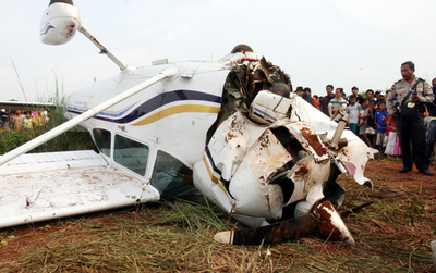訓練飛行中の軽飛行機が墜落、3人が負傷 - インドネシア
