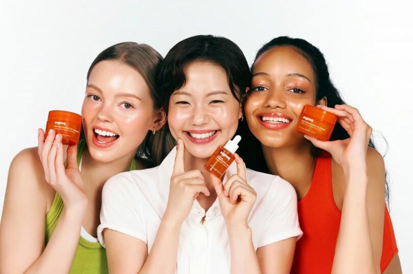 signiqのモデルカット＝愛敬産業(c)MONEYTODAY