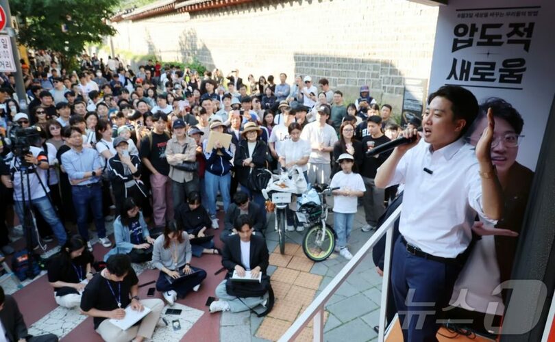 2025年5月25日、ソウル市内で遊説する改革新党のイ・ジュンソク候補(c)news1