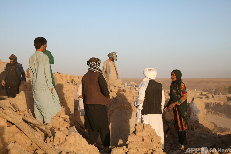 アフガン地震、死者1000人超に