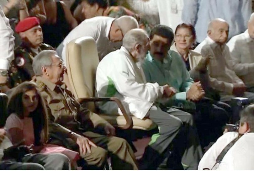 キューバのカストロ前議長、90歳の誕生日に公の場に テレビも中継