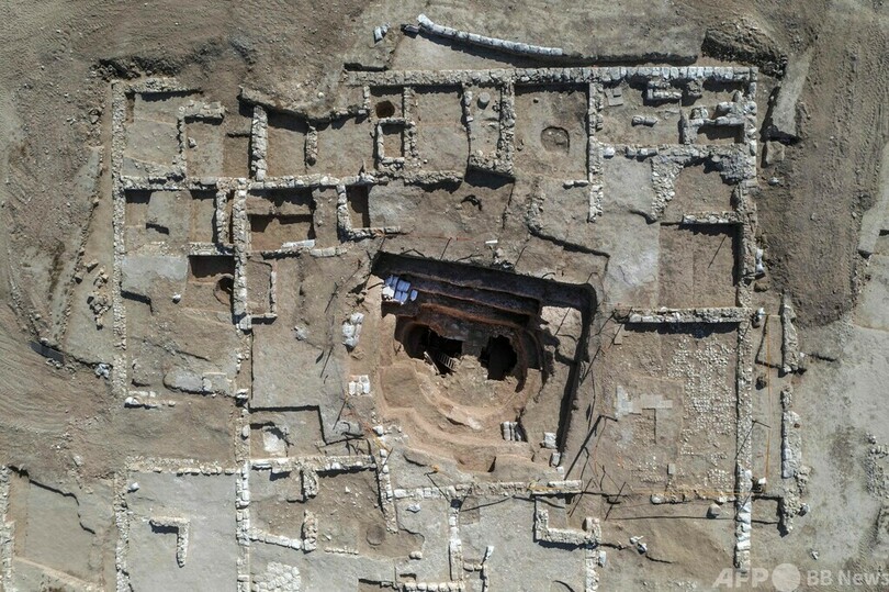 砂漠から1200年前の大邸宅跡 近くにモスク遺跡も イスラエル