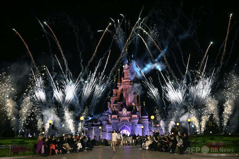 9歳女児とディズニーランドで「結婚式」、英国人男を起訴 仏