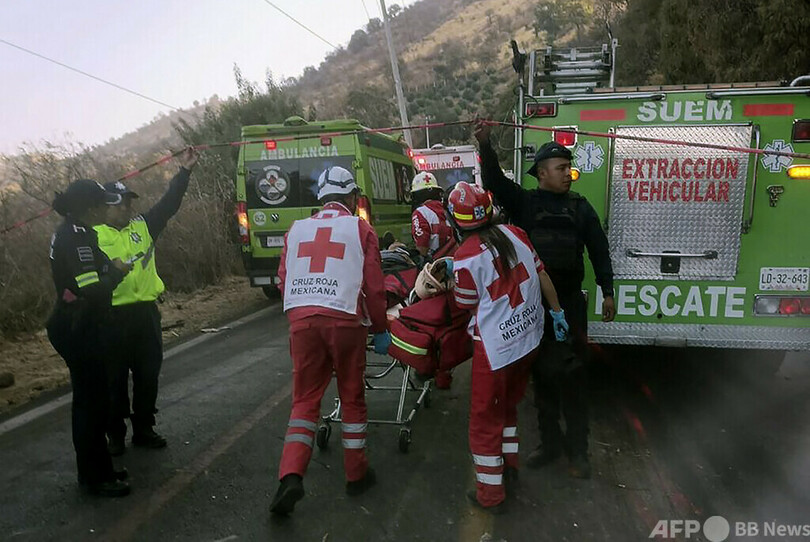 メキシコ市郊外でバス横転、45人死傷