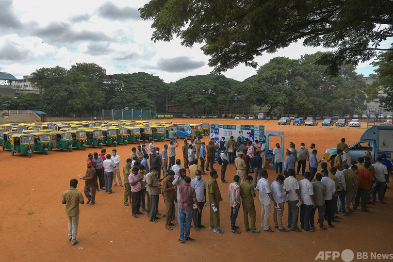インド、1日でワクチン接種1000万回超 過去最多