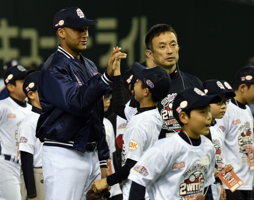 松井氏とジーター氏、東京ドームで野球教室 写真7枚 国際ニュース