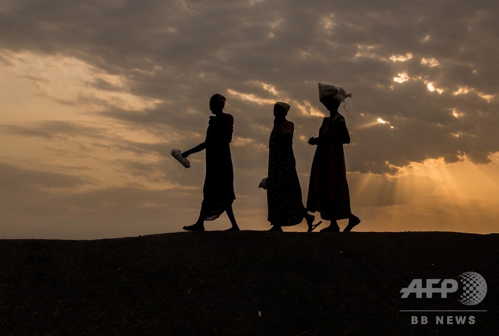 配給に向かう女性を標的、10日間で125人がレイプ被害 南スーダン 配給に向かう女性を標的、10日間で125人がレイプ被害 南スーダン