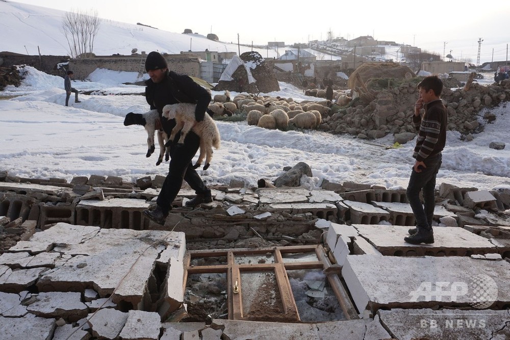 イランでM5.7の地震 65人負傷 国境付近のトルコで9人死亡 写真5枚 国際ニュース:AFPBB News