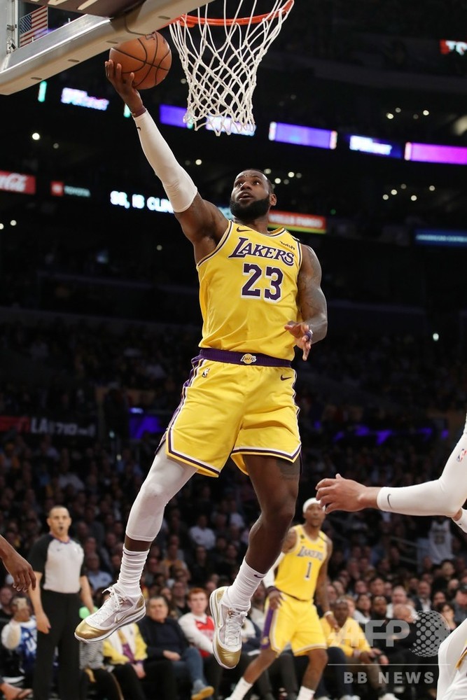 レブロンがザイオンとの初対決で貫禄 レイカーズを勝利に導く 写真1枚 国際ニュース Afpbb News