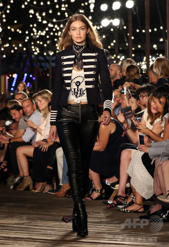 「トミー ヒルフィガー」17年春夏