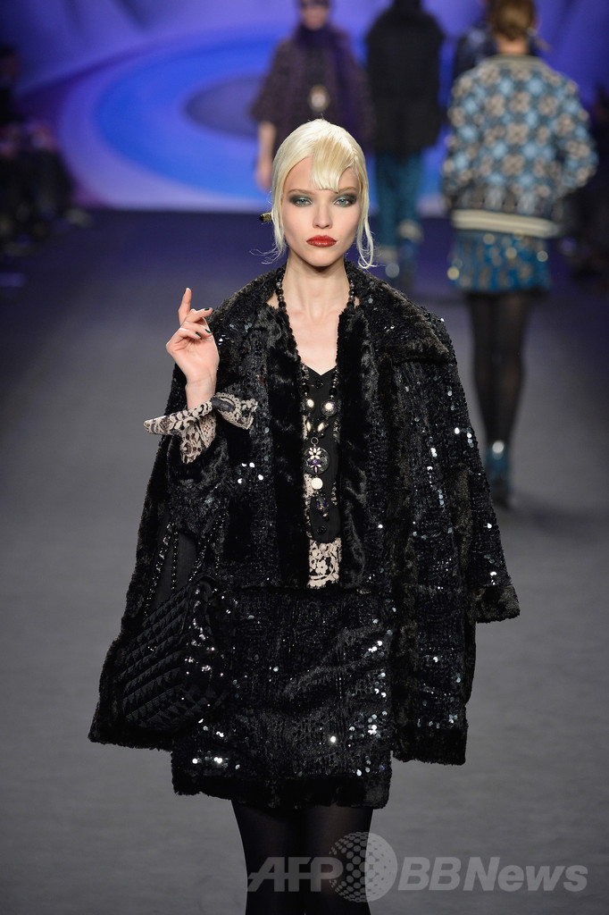  ＜14/15年秋冬NYコレクション＞アナ スイ