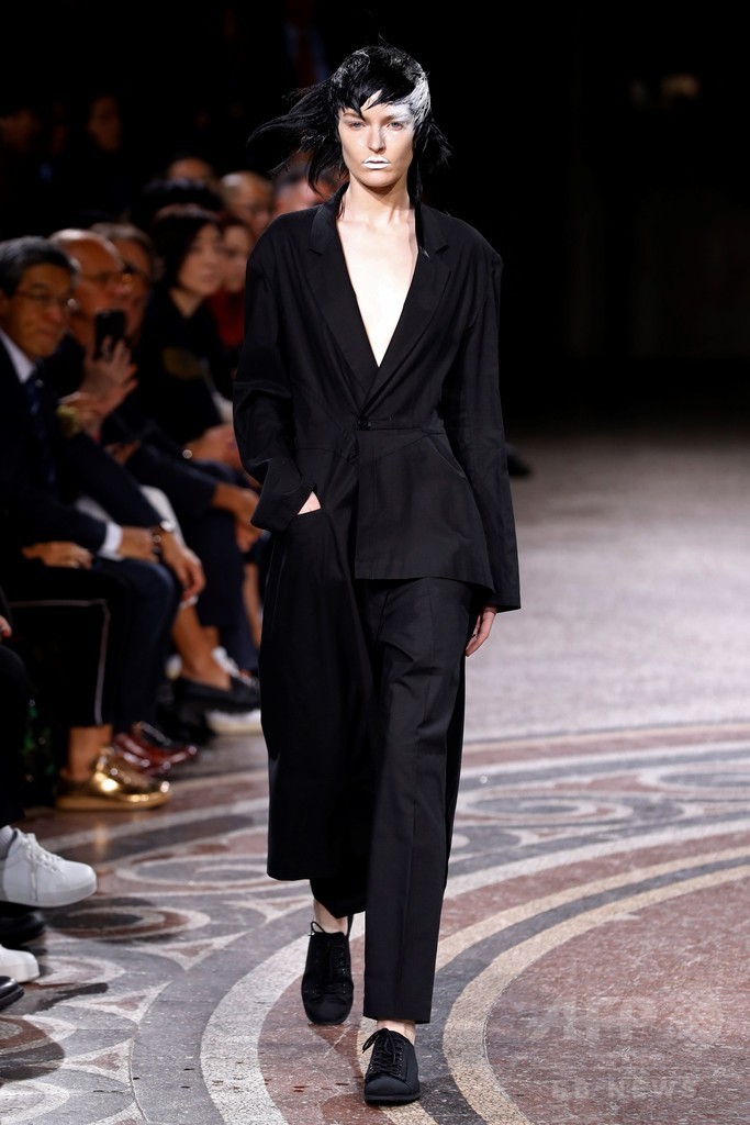 「ヨウジヤマモト」17年春夏