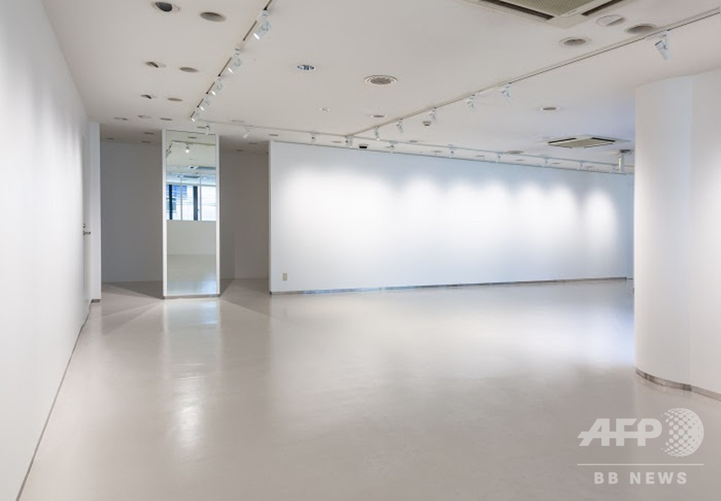 「アニエスベー ギャラリー」日本で開業、オープニングはROSTARR展
