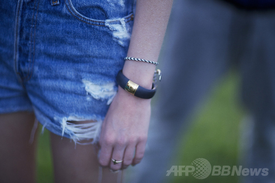 「Nike+ FuelBand SE」ゴールドエディション、6日発売