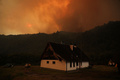 アルゼンチン・リオネグロ州パラへビジェガスの山火事の様子（2021年12月29日撮影）。(c)Francisco RAMOS MEJIA / AFP