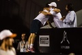 テニス、リオ・オープン、男子シングルス決勝。優勝を果たしコーチと抱き合うパブロ・クエバス（中央、2016年2月22日撮影）。(c)AFP/YASUYOSHI CHIBA