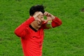 サッカーアジアカップ、準々決勝、オーストラリア対韓国。FKからチーム2点目を決めて喜ぶ韓国の孫興民（2024年2月2日撮影）。(c)KARIM JAAFAR / AFP