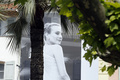 第66回カンヌ国際映画祭（Cannes Film Festival）が15日、南仏カンヌ（Cannnes）で開幕する。メイン会場となるパレ・デ・フェスティバル（Palais des Festivals）では準備が大詰めを迎えており、街は映画スターたちの到着を今か今かと待っている（2013年5月10日撮影）。(c)AFP/VALERY HACHE