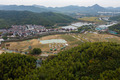 空から見た紅里山村（小型無人機より、2022年10月26日撮影）。(c)Xinhua News