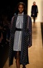 米ニューヨーク市内で発表された「BCBG マックス・アズリア」15/16年秋冬コレクション（2015年2月12日撮影）。(c)AFP/Getty Images/Frazer Harrison