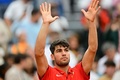 パリ五輪、テニス男子シングルス1回戦。勝利を喜ぶスペインのカルロス・アルカラス（2024年7月27日撮影）。(c)Martin BERNETTI / AFP