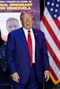 米ウィスコンシン州プレーリードゥシーンで開かれた選挙集会で演説する共和党の大統領候補、ドナルド・トランプ前大統領（2024年9月28日撮影）。(c)KAMIL KRZACZYNSKI / AFP