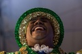 ブラジルのリオデジャネイロ（Rio de Janeiro）で行われた2014年のリオのカーニバルのクイーンとキング・モモ（King Momo）を選ぶイベントに登場した、キング・モモの候補者（2013年11月8日撮影）。(c)AFP/YASUYOSHI CHIBA