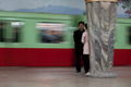 北朝鮮の首都・平壌（Pyongyang）市、平壌地下鉄の復興（Puhung）駅。平壌地下鉄は故金日成（キム・イルソン、Kim Il-Sung）体制下の1969～1972年に開通。地下110メートル付近を走り、世界で最も地中深くにある地下鉄とされる。15日は、故金日成主席の生誕100年にあたる（2012年4月14日撮影）。(c)AFP/Ed Jones