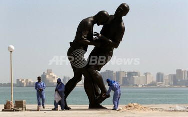 ジダンの「頭突き像」、1カ月足らずで撤去 カタール 写真1枚 国際