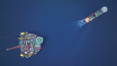 アジア初の円筒型海上石油ガス処理施設が作業海域に到着