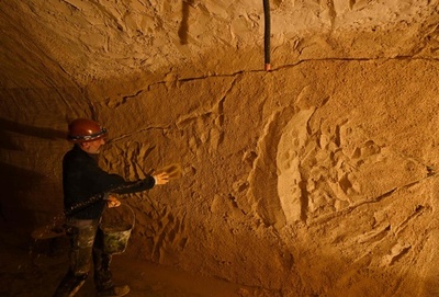 海底洞窟のレプリカ 3万年前の洞窟画も復元 仏