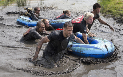 恒例の「泥マラソン」大会開催、オランダ