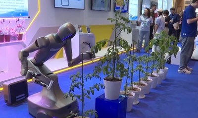 中国 授粉・データ収集可能なスマート育種ロボットのエンボディドAI 版を発表
