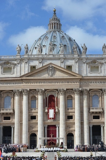 新ローマ法王、「最も貧しく、弱き者を抱擁する」 就任式で誓う