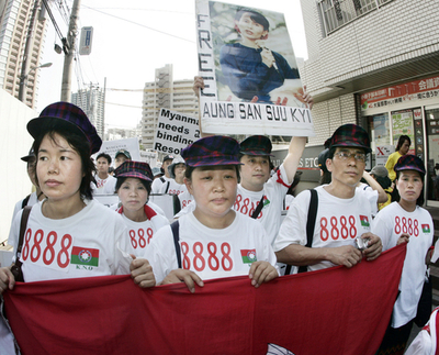 ビルマでの民主化蜂起から20年、日本各地で民主化要求デモ