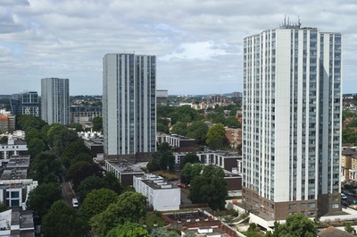 英高層住宅60棟、安全検査で不合格 外装材の危険5月に指摘か