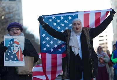 米各地でトランプ大統領の入国禁止令に抗議、移民への連帯示す