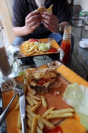 父親の食事習慣、精子を介して子どもの健康に影響 研究