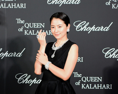 長澤まさみが計264カラットのダイヤを着用、「ショパール」