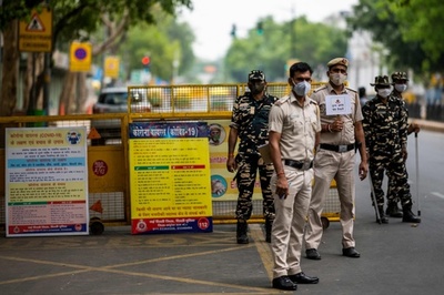 インド、1日のコロナ死者2023人で過去最多 新規感染29.5万人