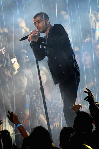 元「1D」のゼイン、デビューアルバムが英米で初登場1位