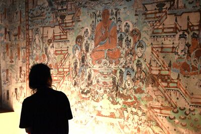 国際博物館の日に観光客でにぎわう敦煌市博物館　中国甘粛省