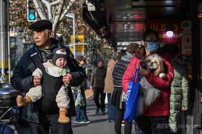 中国の出生率が過去最低、人口減少は4年連続 公式データ