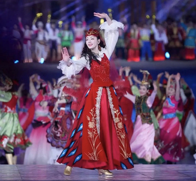 ウイグル族女優ディリラバさんが新疆をPR 気分は故郷の「観光大使」