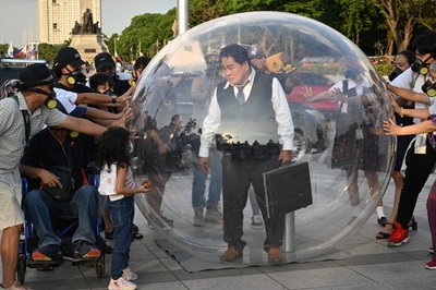 【今日の1枚】バブルの中はきれいな空気？ フィリピン