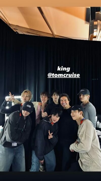 BTS、トム・クルーズと楽屋で記念撮影…RMが写真公開