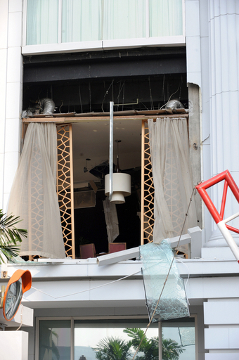 ジャカルタの外資系高級ホテルで爆発、マンUは同国ツアーを中止