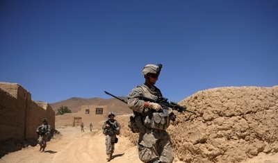 アフガンで爆弾攻撃相次ぐ、8歳少女も「運び屋」に