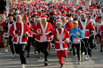 サンタがソウルの街を疾走？「サンタクロースマラソン」開催