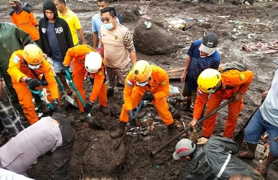 インドネシアと東ティモールで豪雨、死者113人に 熱帯低気圧が救助阻む